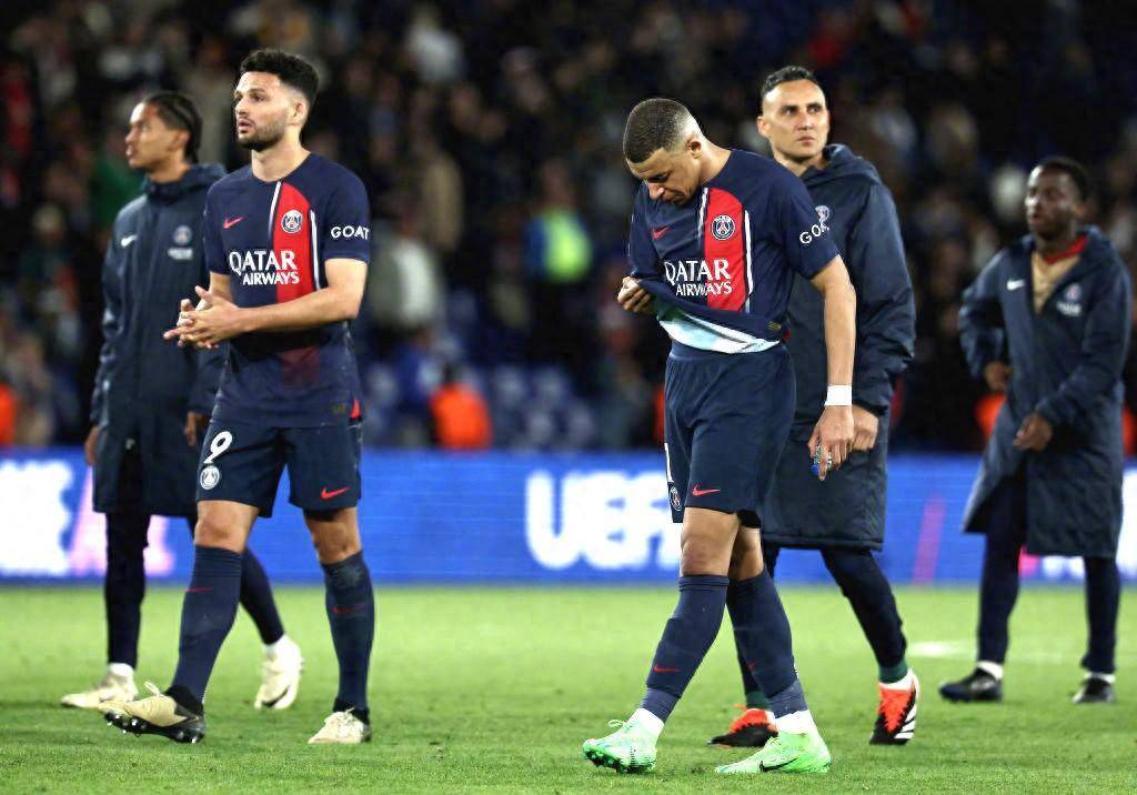 开云体育网址-姆巴佩重返赛场，大比分获胜首场状态出色，快船观众沸腾！-开云体育网址