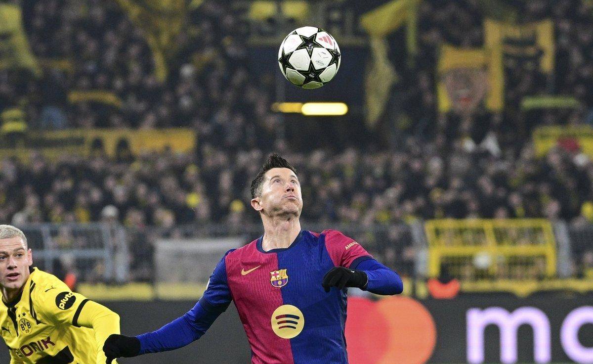 莱万多夫斯基新星出色防守表现突出，SKT前途光明！赢得满堂喝彩