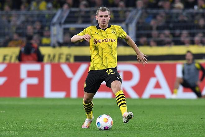 开云体育-集结日德国杯传出新动向，多特蒙德调整名单，管理层表态——气氛紧张，年轻球员得到机会的简单介绍-开云体育