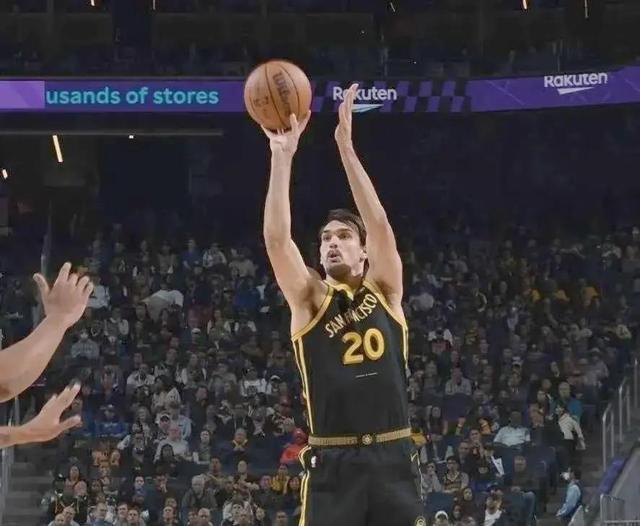 包含今晨广东宏远备战NBA总决赛波尔图今晚官宣签约，波特兰开拓者内部沟通备战亚冠瞬间刷屏的词条